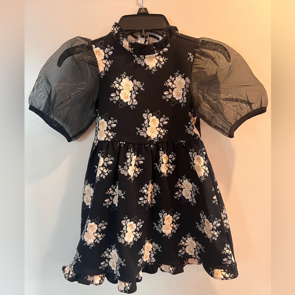 Beautiful floral girls dress with lace short sleeves